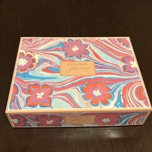 Estée Lauder Pleasures 3-piece perfume gift set.